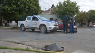 Se accidentó por pasar en rojo