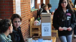 Santa Fe es la única provincia argentina que no cuenta con voto joven. Se debatirá en la Legislatura.