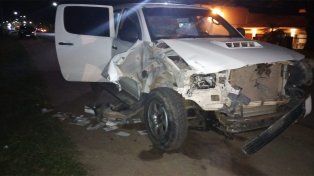 Violento choque entre dos vehículos en Belgrano y Gobernador Fabre de Chajarí