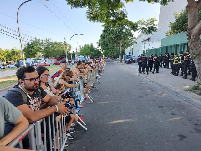 La megafiesta de Messi convoca a los fanáticos en los alrededores del City Center Rosario