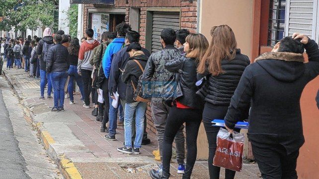 Los jóvenes son quienes más buscan insertarse en el mundo laboral