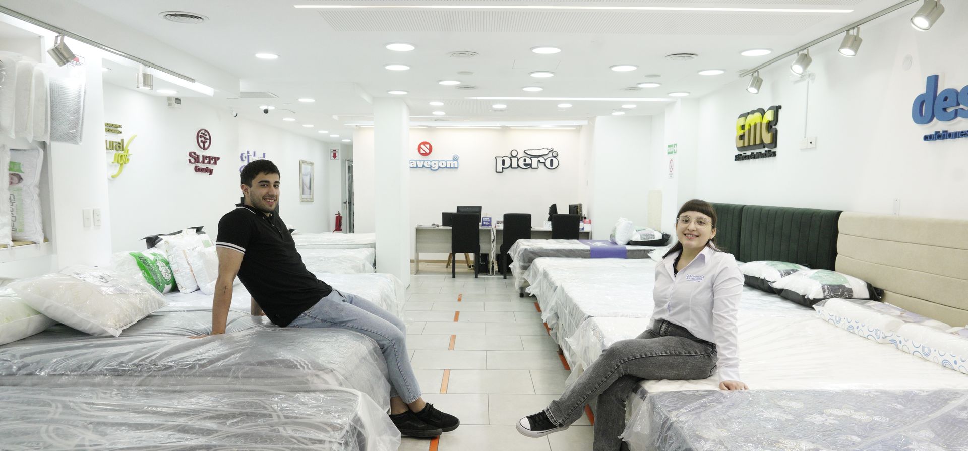 Tienen siete sucursales y no descansan: buscan vender sus colchones en todos lados