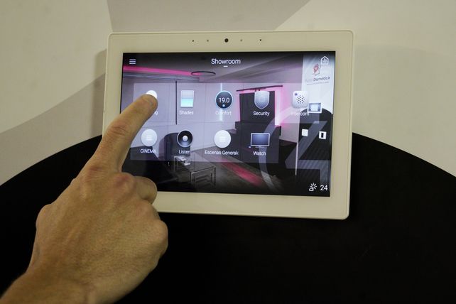Desde una pantalla se puede controlar la totalidad de la casa inteligente.