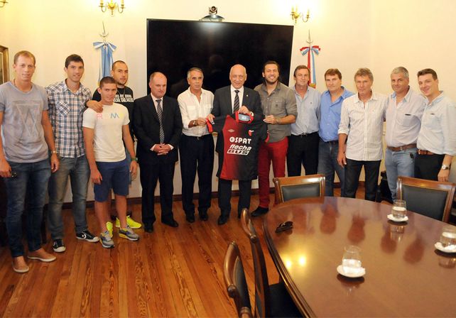 El gobernador recibió al plantel de Colón que logró el ascenso a Primera División