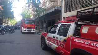 El incendio se registró en una habitación del quinto piso del edificio