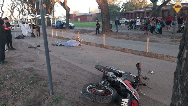 Fatal accidente en avenida Teniente Loza: un motociclista murió tras chocar con un ciclista