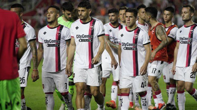La salida de los futbolistas de Newell’s de la cancha de Unión