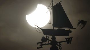 Las imágenes del último eclipse solar del año