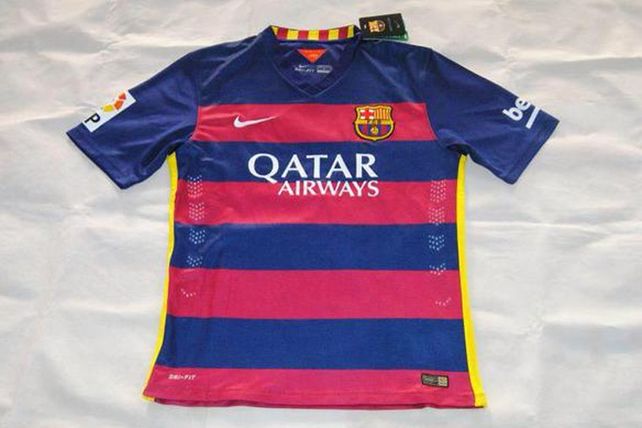 Apareció otra imagen de la camiseta estilo rugby que usará el Barcelona