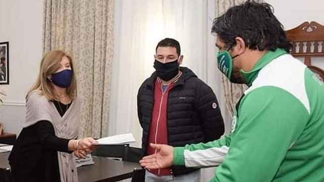 Camioneros marchan en sus vehículos por la Lealtad Camionera
