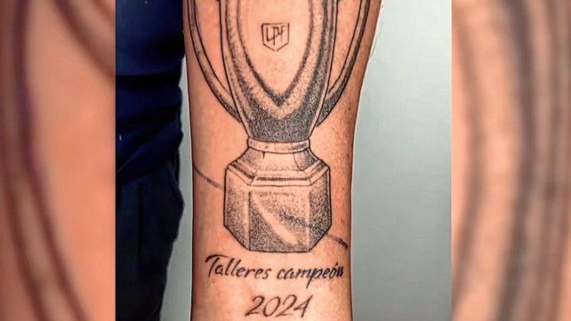 Un hincha de Talleres de Córdoba se tatuó la copa antes de jugar. Y ahora tiene que se taparselo.&nbsp;
