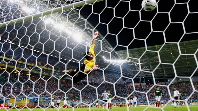 El inolvidable gol de Maxi Rodríguez a México en Alemania 2006.