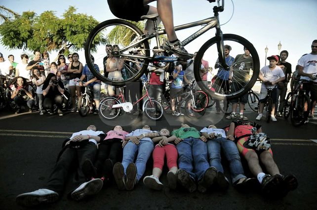 Pedaleada. Los ciclistas podrán circular por el Puente Colgante / Foto: Juan Manuel Baialardo - Uno Santa Fe