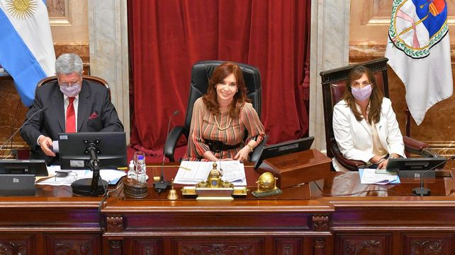 En Argentina se aprobó la ley que legaliza la interrupción voluntaria del embarazo (IVE). El gran desafío ahora es bregar por la educación sexual integral (ESI)