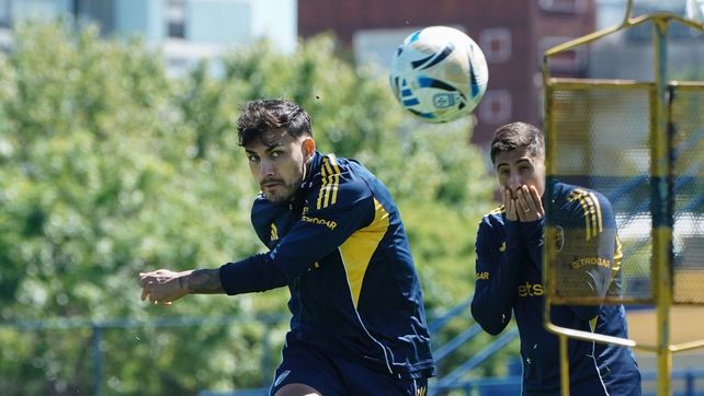 Leandro Paredes en una de las últimas prácticas ensayando tiros libres.