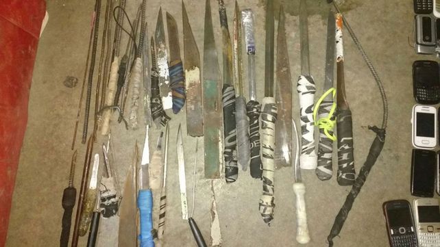 Incautaron 137 celulares, 38 facas y plantas de marihuana en una requisa carcelaria