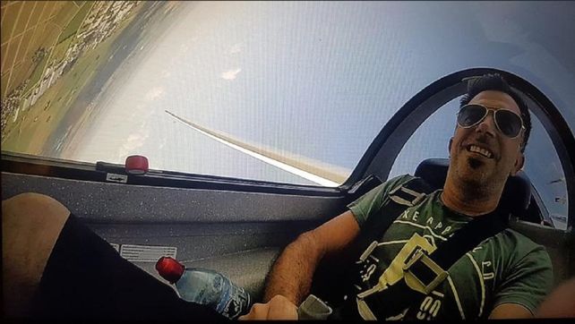 El piloto que murió al caerse la avioneta es un exintegrante del grupo Dios Salve a la Reina