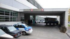 La víctima está internada en el Hospital de Emergencias. La víctima está internada en el Hospital de Emergencias.