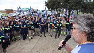 Movilización de aceiteros durante la crisis por la falta de pago de salarios.