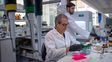 La única unidad del país que mide el peso de biofármacos para tratar tumores funciona en Rosario