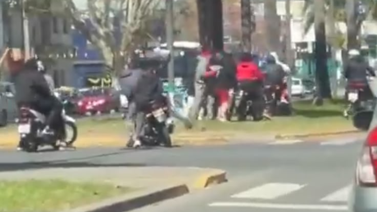 Violento robo a un vendedor ambulante de camisetas de Central: dos detenidos