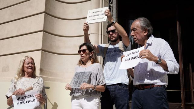 La mamá de Facu sostuvo en su mano una rejilla de filtro de pileta: Esto tan sencillo hubiera salvado la vida de mi hijo.