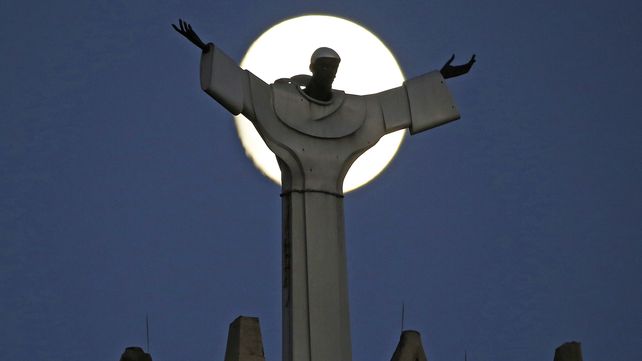 Así se ve la Superluna por el mundo
