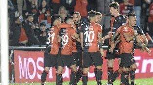 Colón festejó ante su gente.