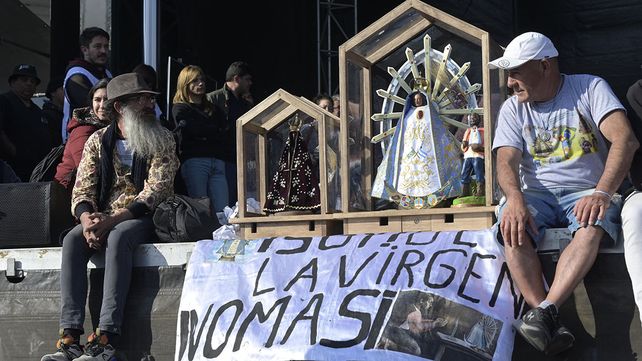 Movimientos sociales marcharon hacia la Avenida 9 de Julio desde San Cayetano por Pan