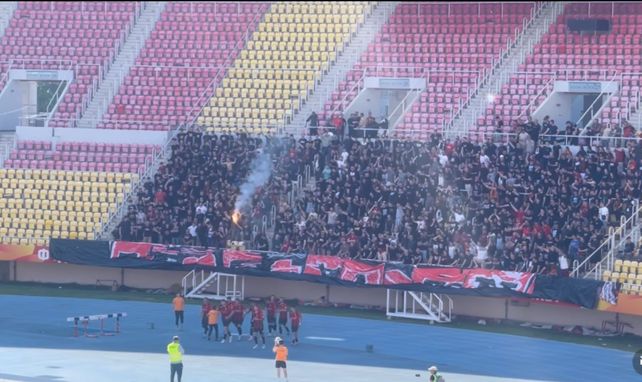 La hinchada Rojinegra del equipo de Macedonia.