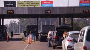 Por el incendio en el arroyo Las Sandías debieron cortar las dos manos del Túnel Subfluvial