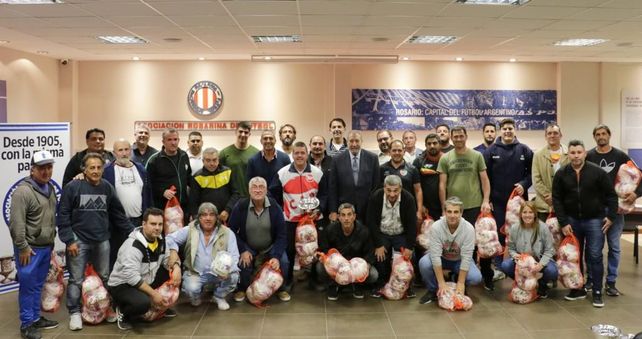 Trofeos y pelotas. Los campeones 2019 y 2021 (en el 2020 no hubo competencia por el Covid) recibieron los&nbsp;trofeos que no pudieron ser entregados debido&nbsp;a la pandemia. Los de 2021: Newell’s (Molinas