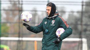 Demichelis trabajó bajo la lluvia con el plantel de un River que está a un punto de ser campeón.