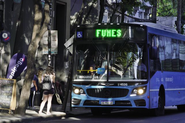 El transporte interurbano de Funes a Rosario representa un 38% del salario de un funense