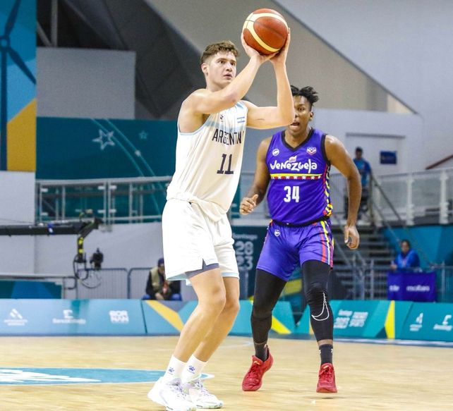 El básquet se quedó con el oro en Chile. Bautista Lugariniaportó 17 puntos y 6 rebotes en la final.