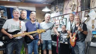 La Barca lleva más de 30 años en la ruta con su rock progresivo y sinfónico.