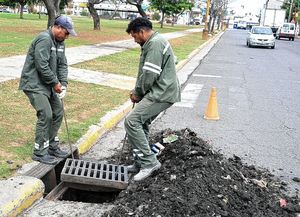 Alerta amarilla en Santa Fe: refuerzan la limpieza de desagües y activan el protocolo preventivo