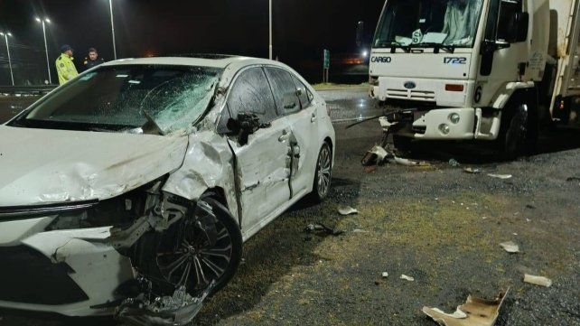 Victoria: conductor alcoholizado chocó un camión estacionado