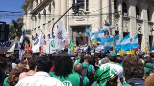 En Santa Fe también hubo movilizaciones y un acto en contra de la reforma previsional