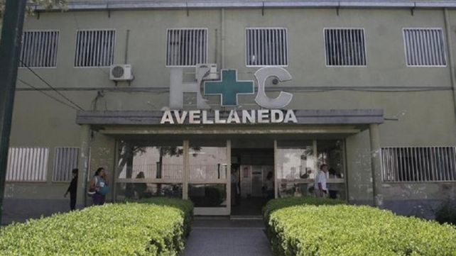 Duerme con su hijo en hospitales para protegerse de las agresiones de su ex