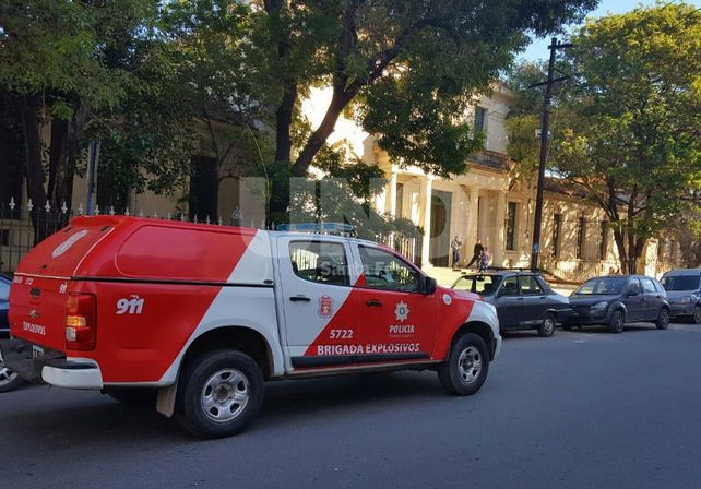 Alerta.El personal de la Brigada de Explosivos fue convocado al lugar del suceso.