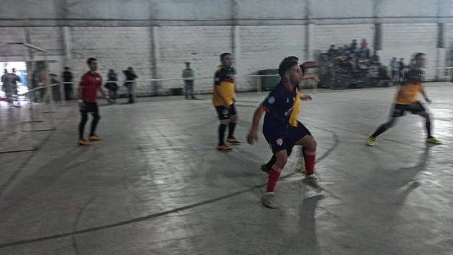 Atlético Paraná ganó 4 a 2 en el Microestadio de Sportivo Urquiza.