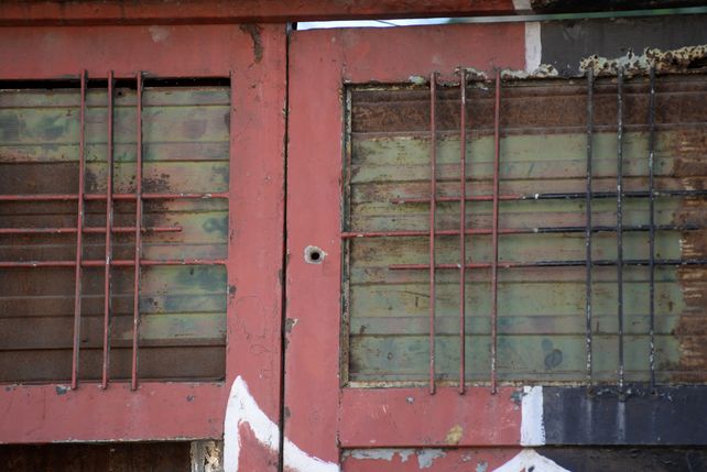 En nombre de Los Monos: las marcas de una de las balaceras a la casa de Marcos Basavilbaso.