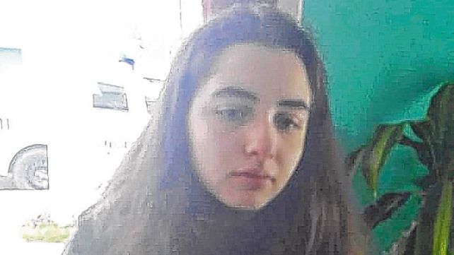 Mirada. La joven tal cual fue fotografiada en una dependencia policial.