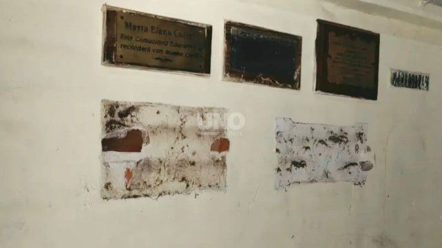 El lugar desde el cual se llevaron las placas de bronce del establecimiento escolar