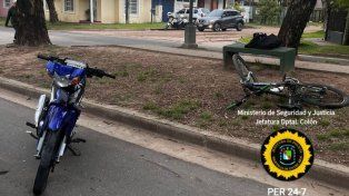 Colón: colisionaron moto y bicicleta que circulaban en el mismo sentido