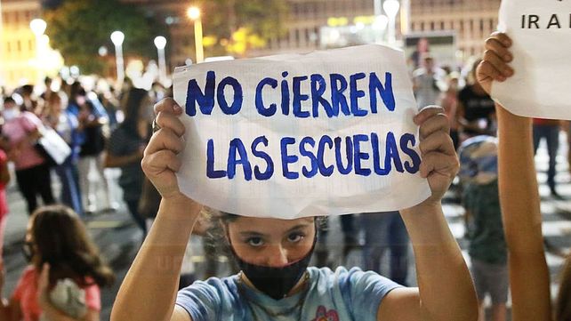 Vuelta a clases: reducirán burbujas y completarán jornada horaria