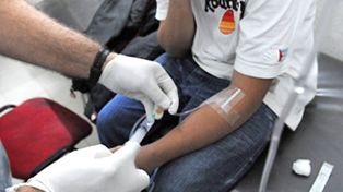 Advierten por el faltante de insumos médicos descartables que no se fabrican en el país