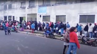 Luego de 11 días sin alimentos, abrió el comedor de la parroquia Gruta de Lourdes donde reciben vianda 400 personas.&nbsp;