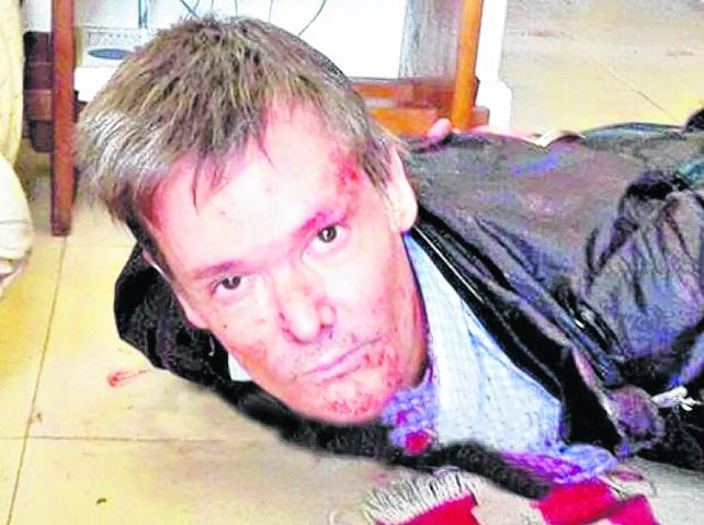 El ejecutivo de 54 años degolló y le dio 74 puñaladas a su esposa